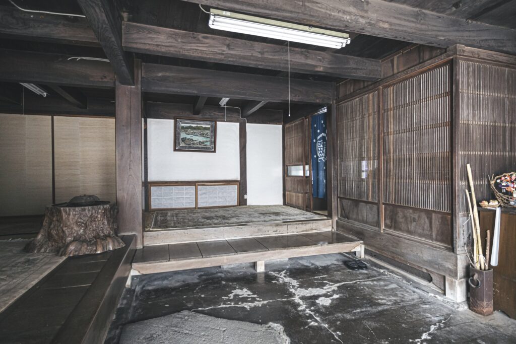 主屋（ミセ）の土間スペース
